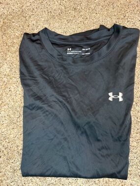 Under Armour Black Men’s Short Sleeve Athletic Tee with Silver Logo
